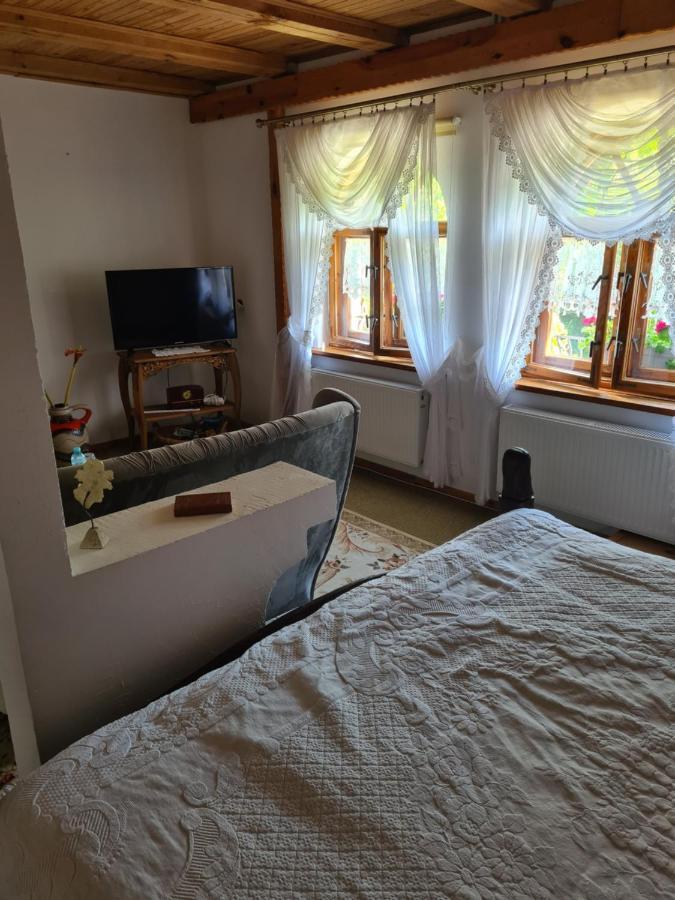 Dworek Sw.Antoniego Slawutowo Esterno foto