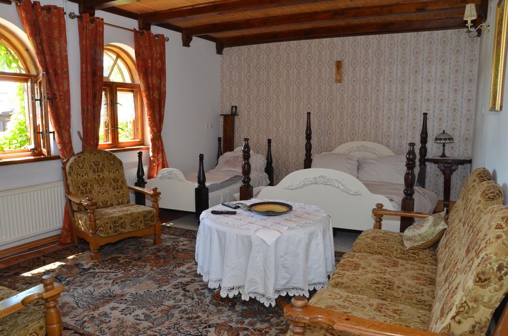 Dworek Sw.Antoniego Slawutowo Esterno foto